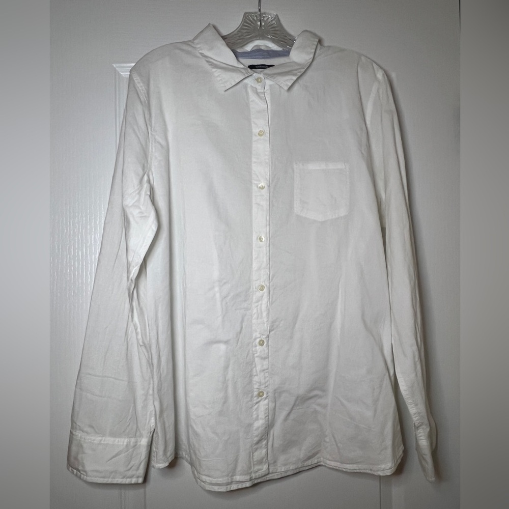 GAP Women’s “boyfriend shirt” white button-up long sleeve (XXL)